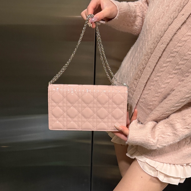 95新 DIOR/迪奥 95新dior樱花粉菱格纹斜挎包（三合一双子带）