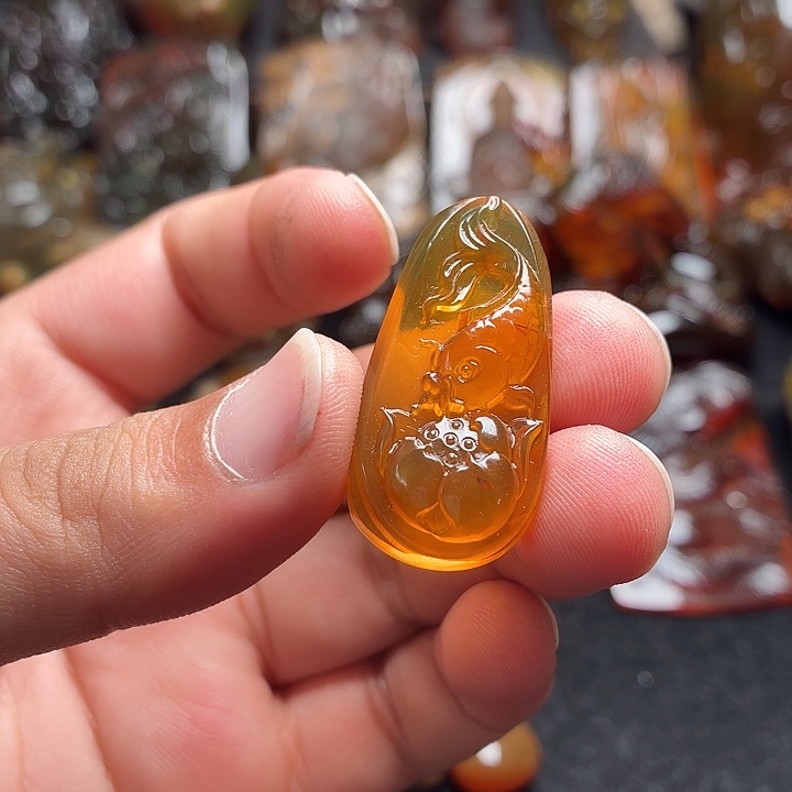 琥珀未镶嵌颈饰53