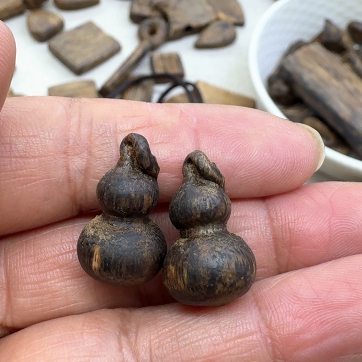 沉香沉香碎屑葫芦2个