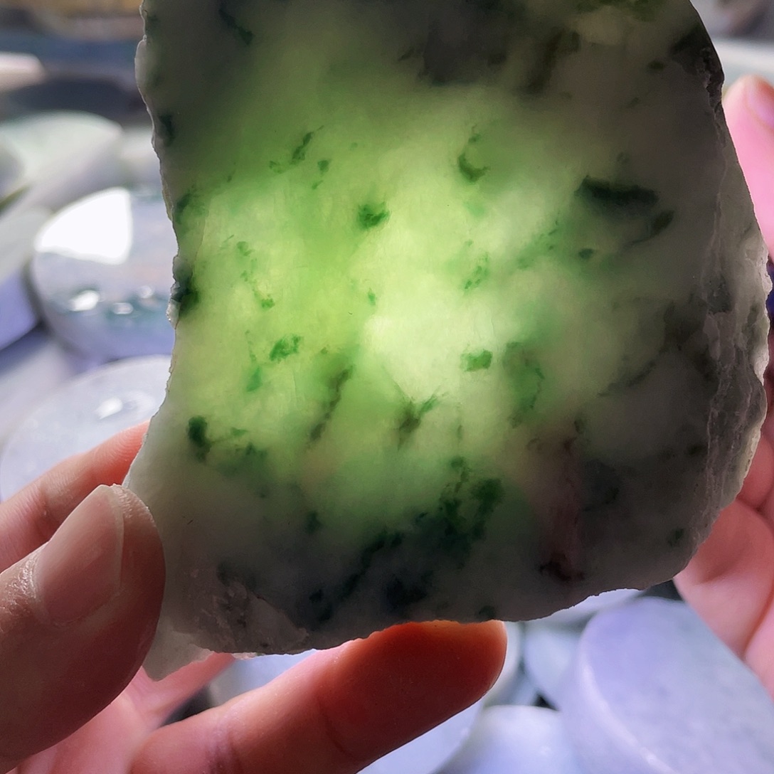 翡翠未镶嵌颈饰毛料10