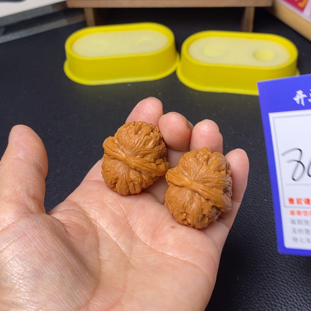 一***梨把件文玩核桃35元宝869