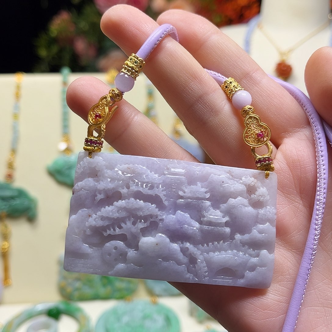 翡翠颈饰未镶嵌紫山水