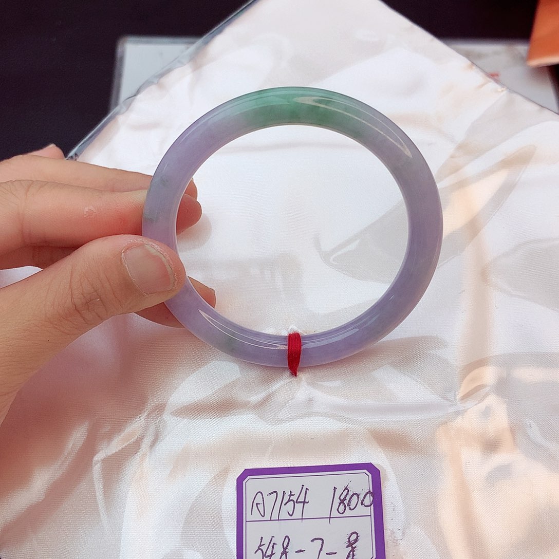 翡翠手镯未镶嵌翡翠