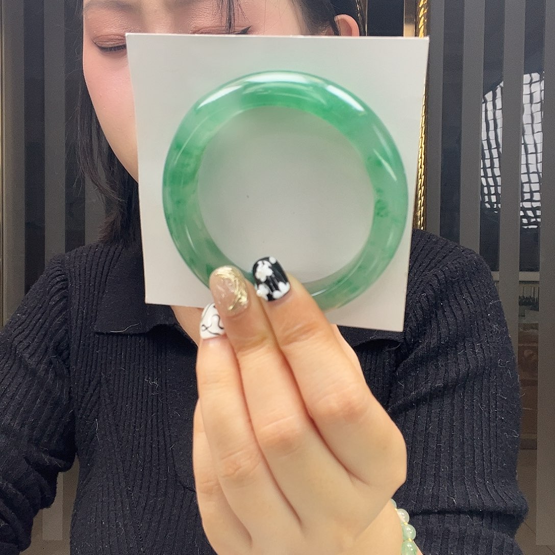 未镶嵌手镯石英质玉