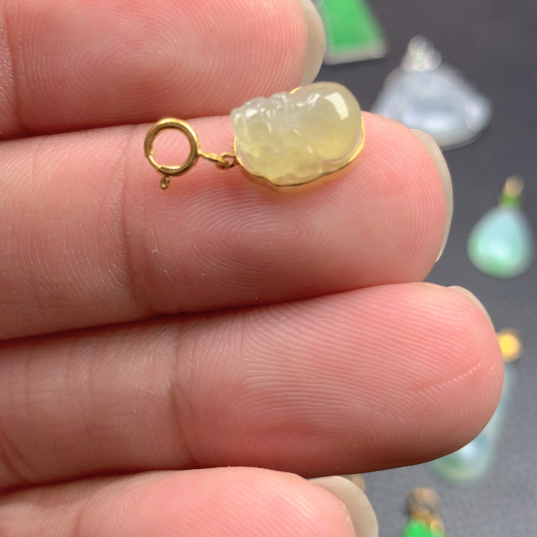 【闪购商品】颈饰18K金镶嵌翡翠翡翠