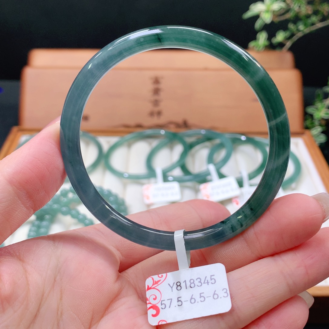 翡翠手镯未镶嵌天然