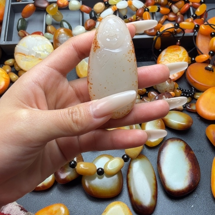 香***娘和田玉未镶嵌颈饰