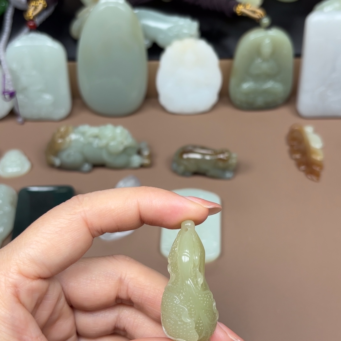 和田玉未镶嵌颈饰