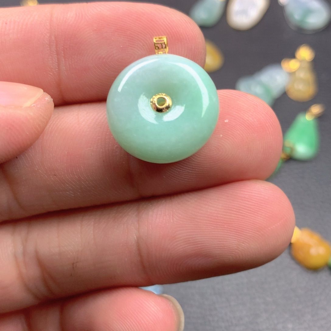 【闪购商品】颈饰18K金镶嵌翡翠翡翠