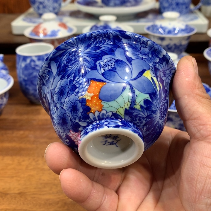 晓剑窑青花万花压手杯