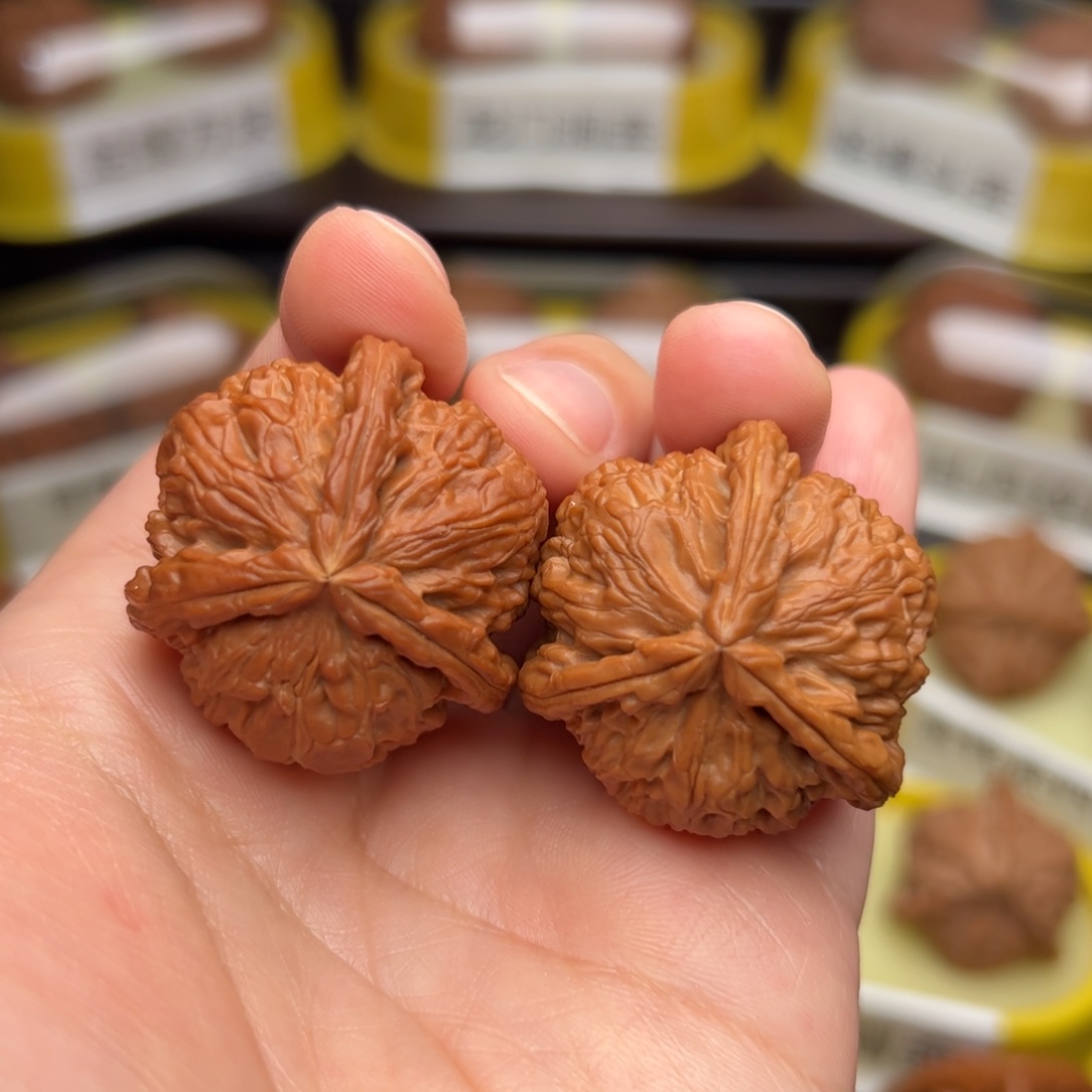 文玩核桃吊坠白奔