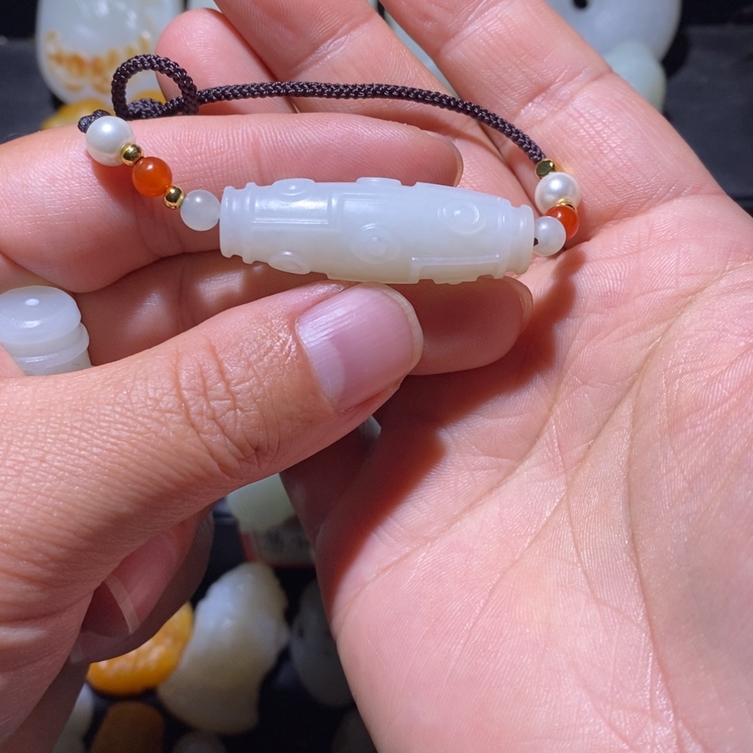 那***事和田玉未镶嵌颈饰