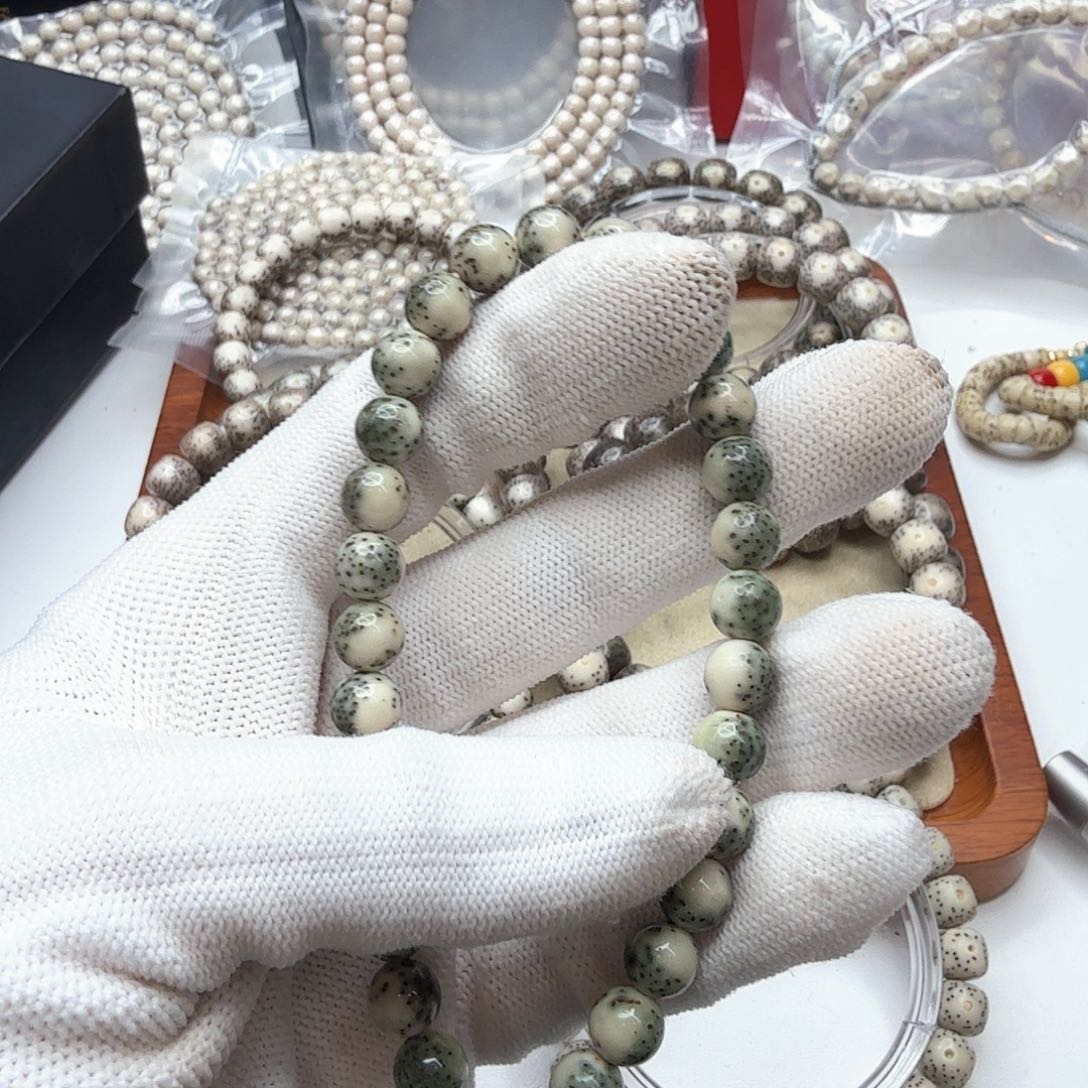 星月菩提吊坠8绿包白河豚手持