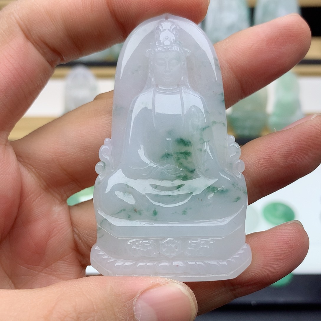 翡翠颈饰未镶嵌依**圆素衣观音