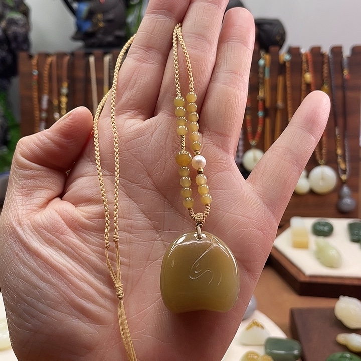 颈饰未镶嵌和田玉