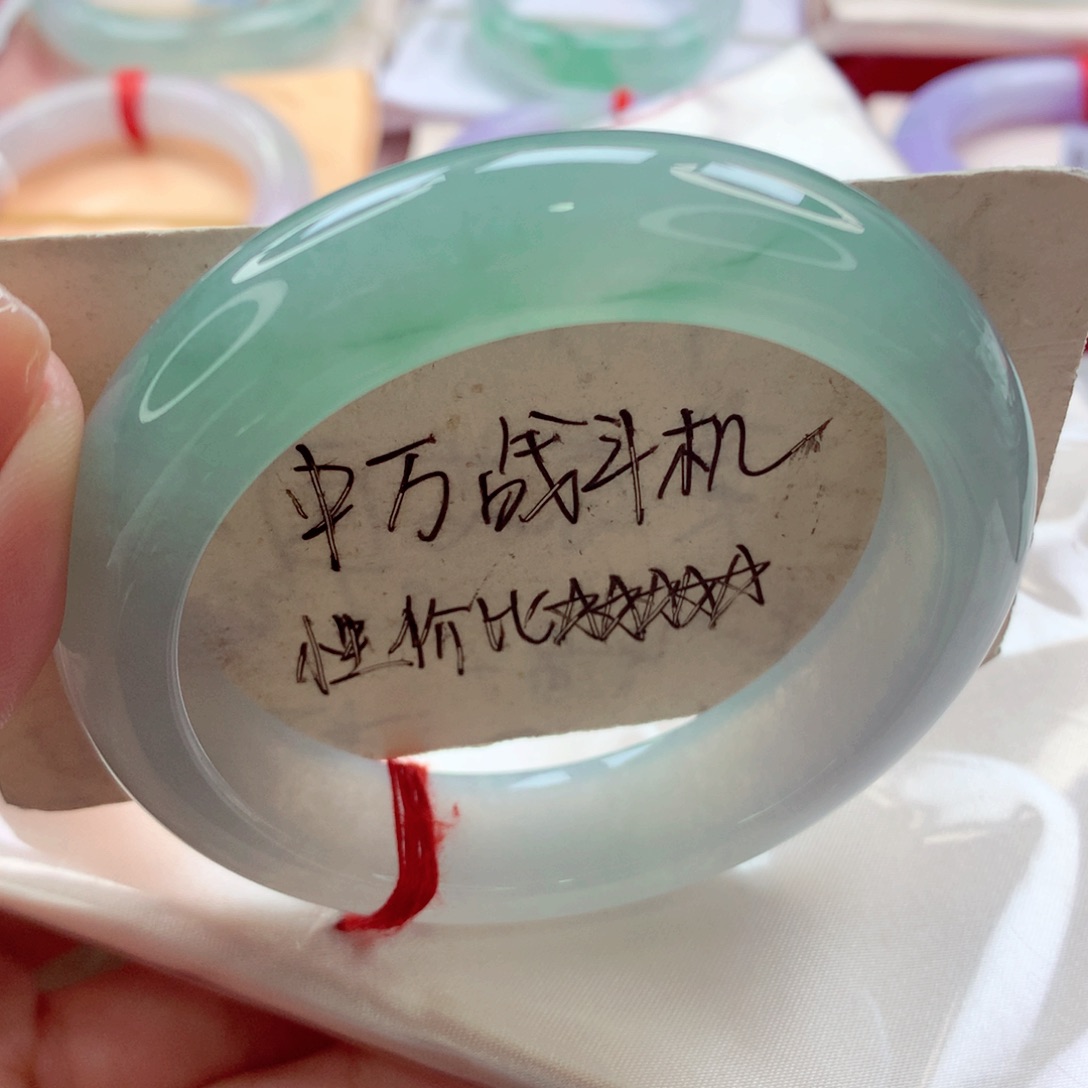 翡翠手镯未镶嵌师妹