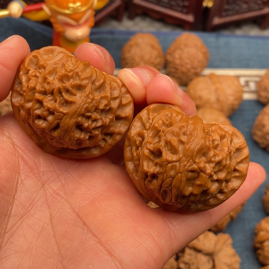 文玩核桃把件42桃心宫灯