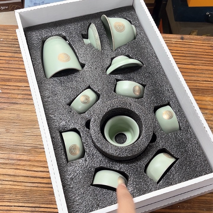 孤品茶具套装等。      