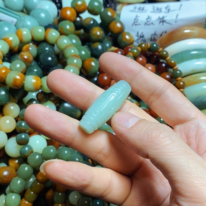 蛇纹石玉颈饰未镶嵌