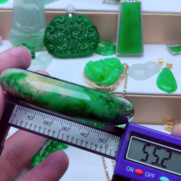 翡翠手镯未镶嵌手镯