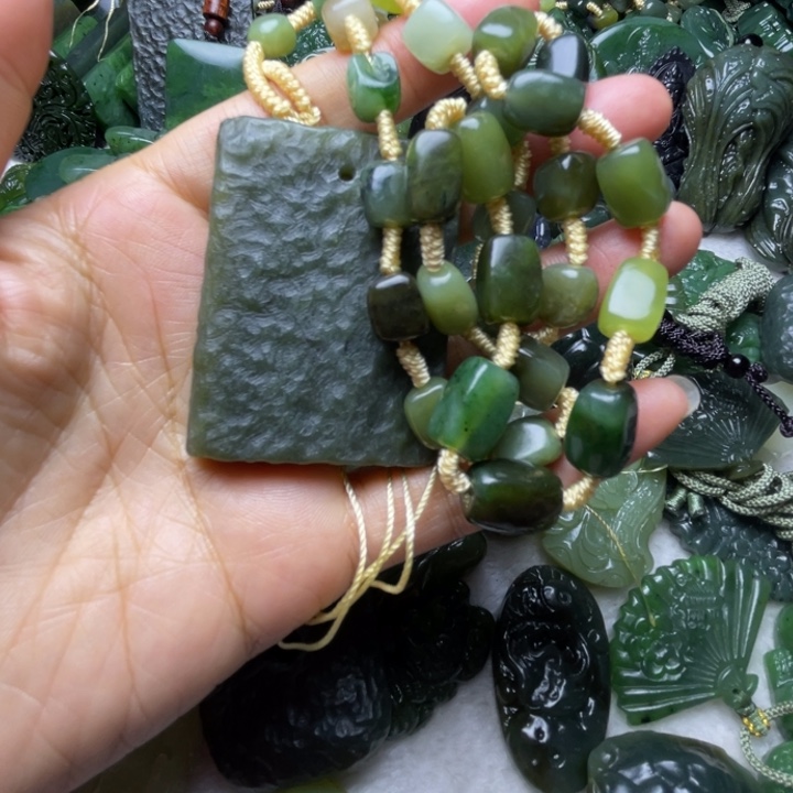 和田玉未镶嵌颈饰