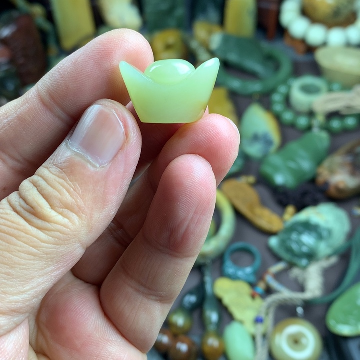 吊坠(赠链)未镶嵌岫岩老玉（透闪石质玉）