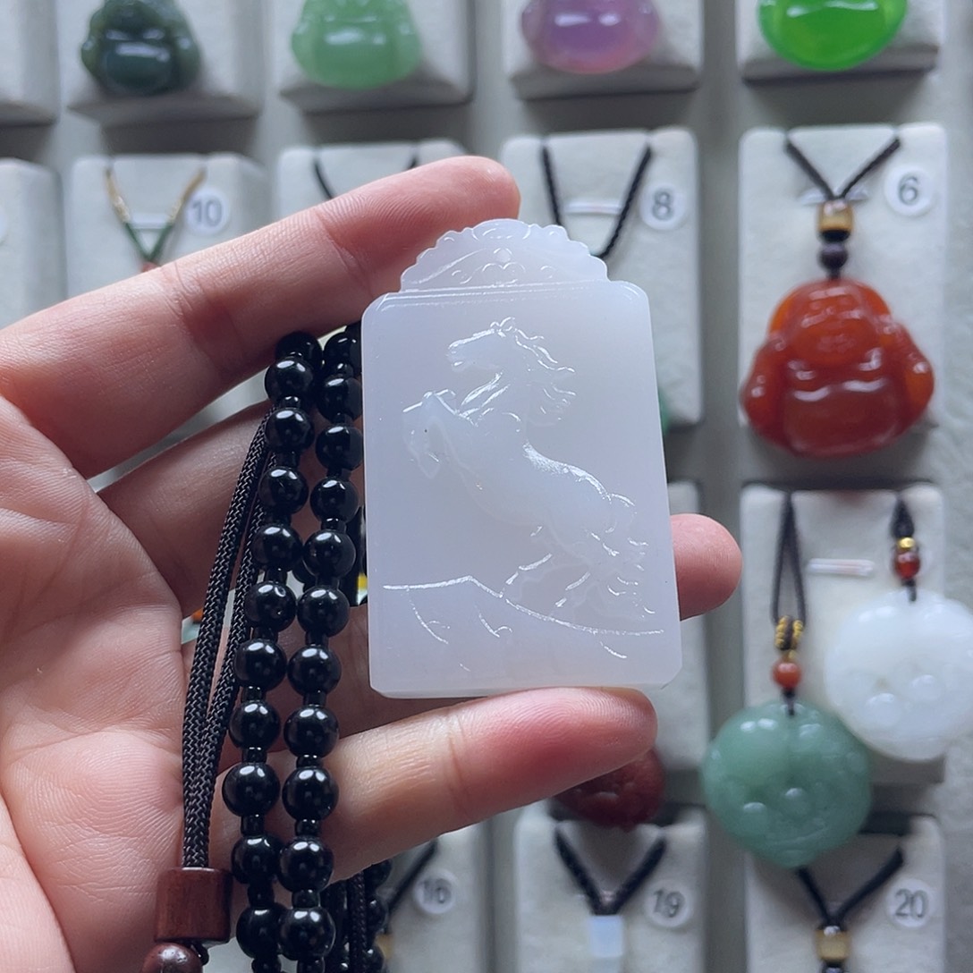 石英质玉未镶嵌颈饰