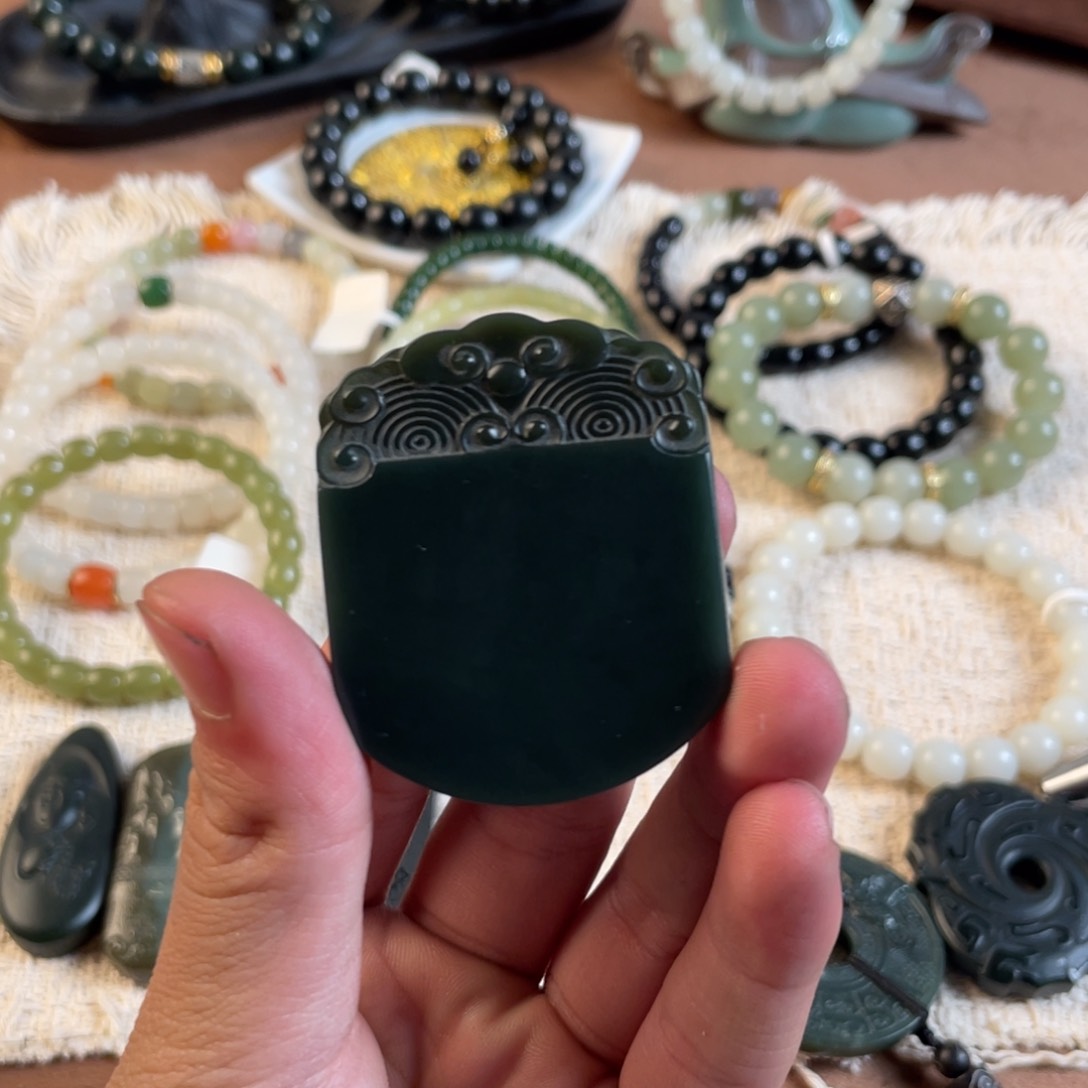 未镶嵌手链和田玉浮*