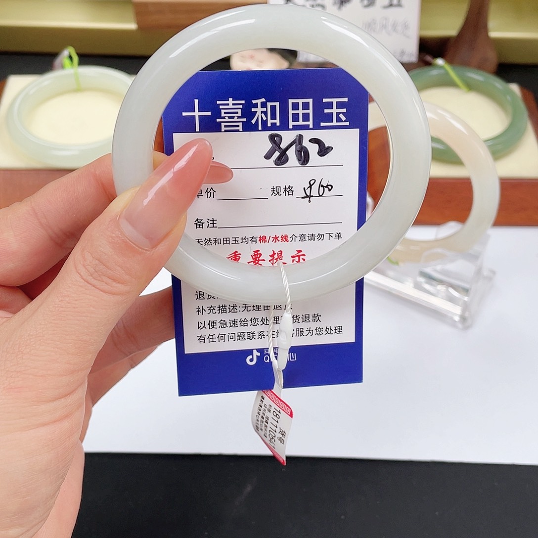 和田玉未镶嵌手镯