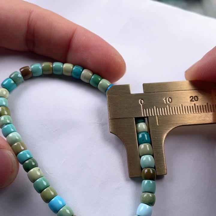 绿松石颈饰未镶嵌