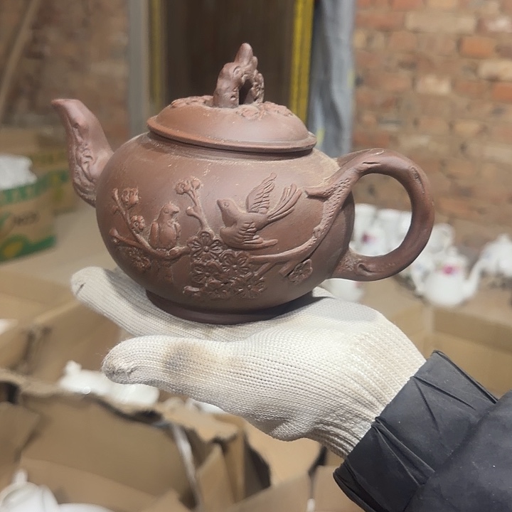 库存微瑕紫砂壶一个