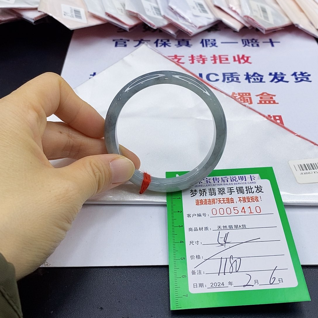 翡翠手镯未镶嵌翡翠手镯