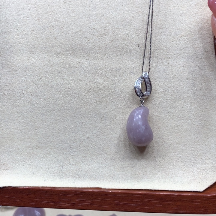 石英质玉颈饰未镶嵌阿**巴