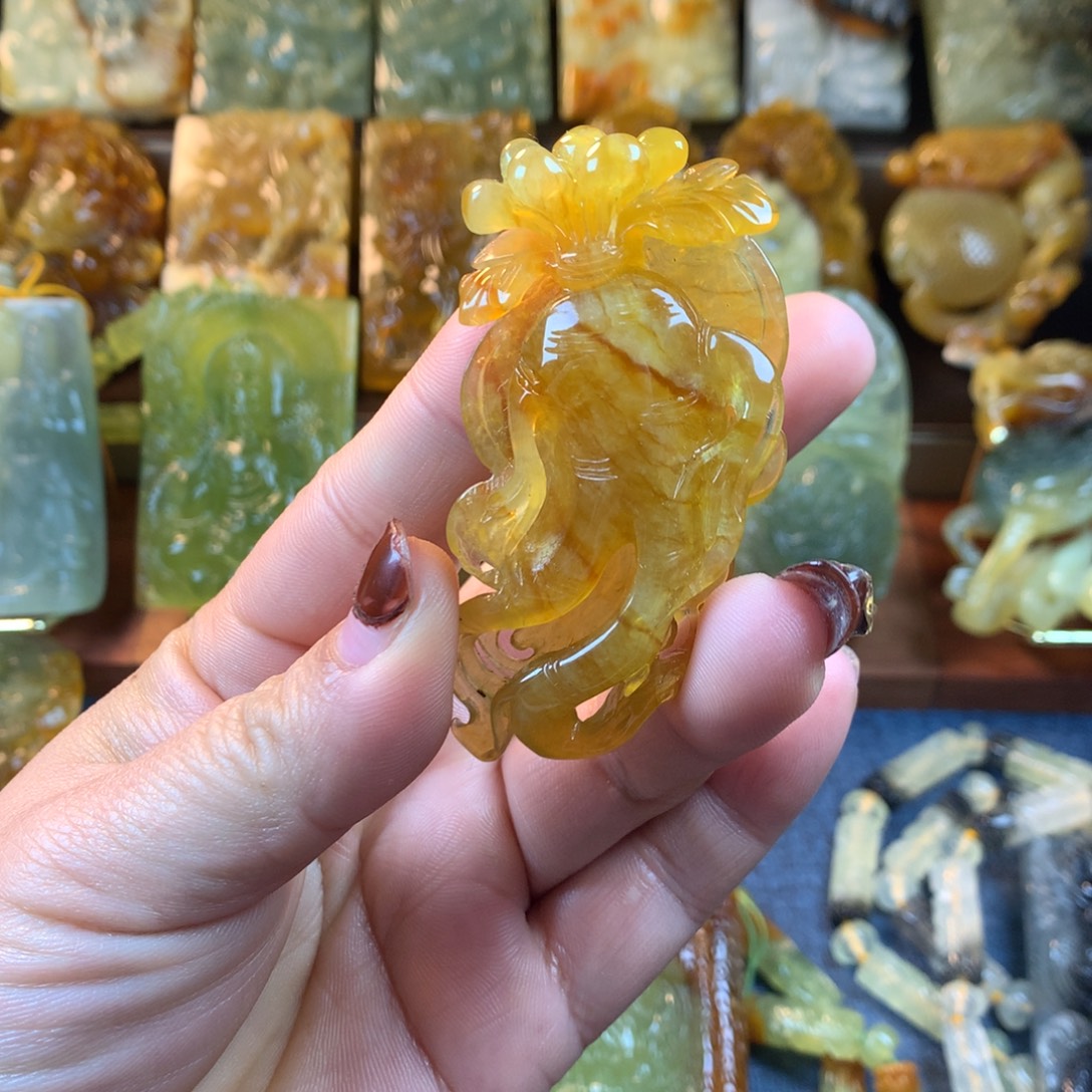 蛇纹石玉未镶嵌颈饰