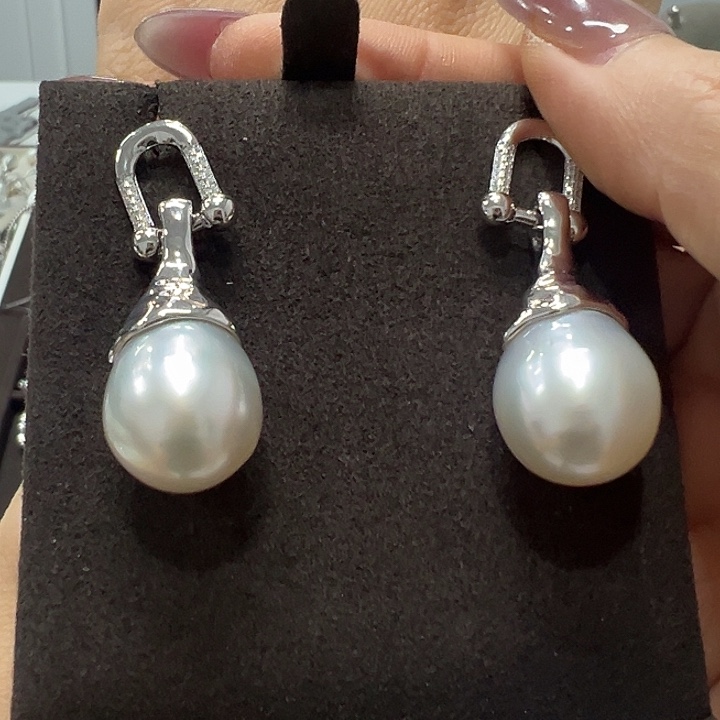 银S925镶嵌耳饰海水珍珠小*皮