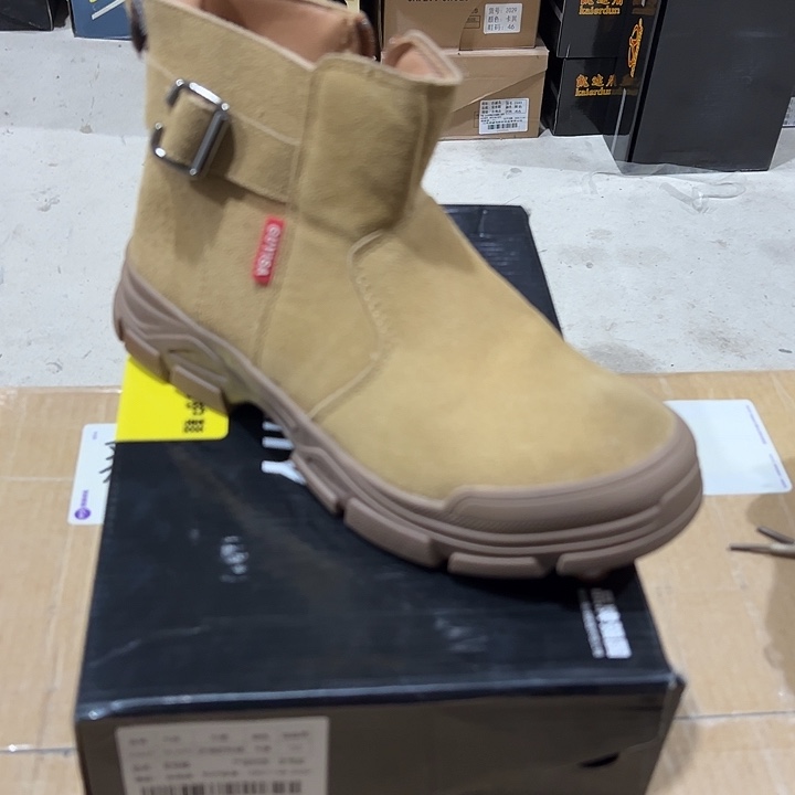 侧拉链焊工41码防砸防刺劳保鞋。