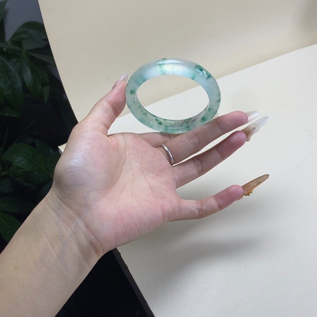 L***y玉时尚飘花手镯55liiy