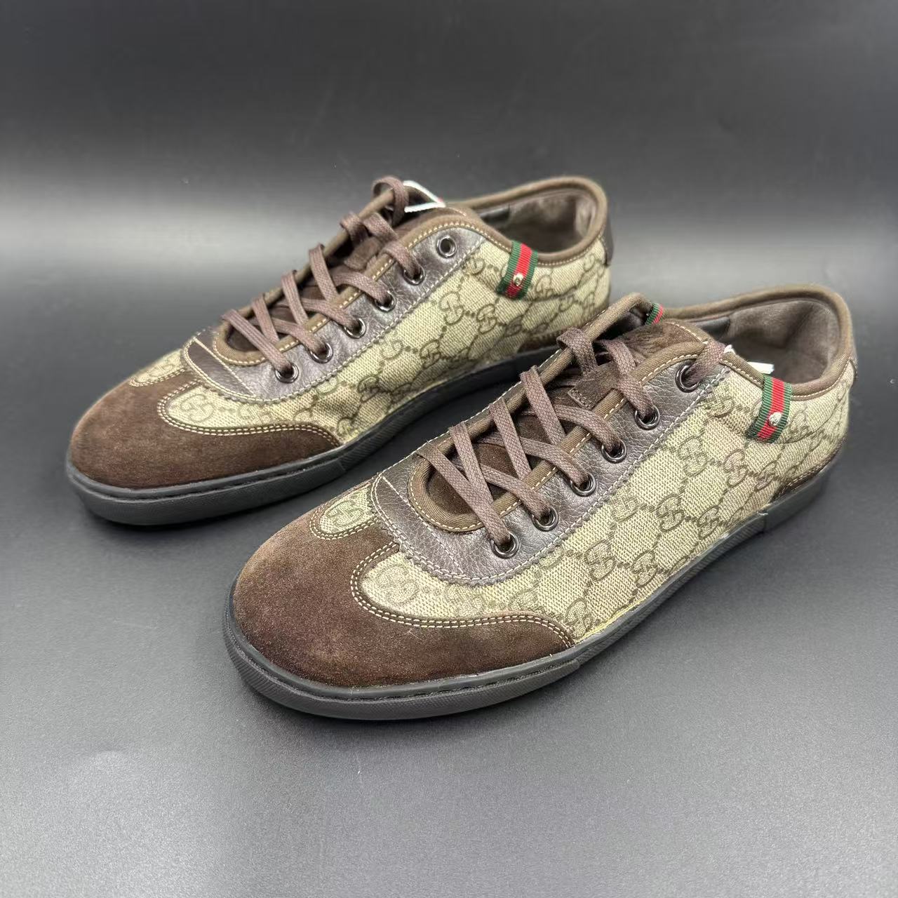 95新 GUCCI/古驰 经典时尚百搭棕色麂皮德训板鞋41欧码 los530