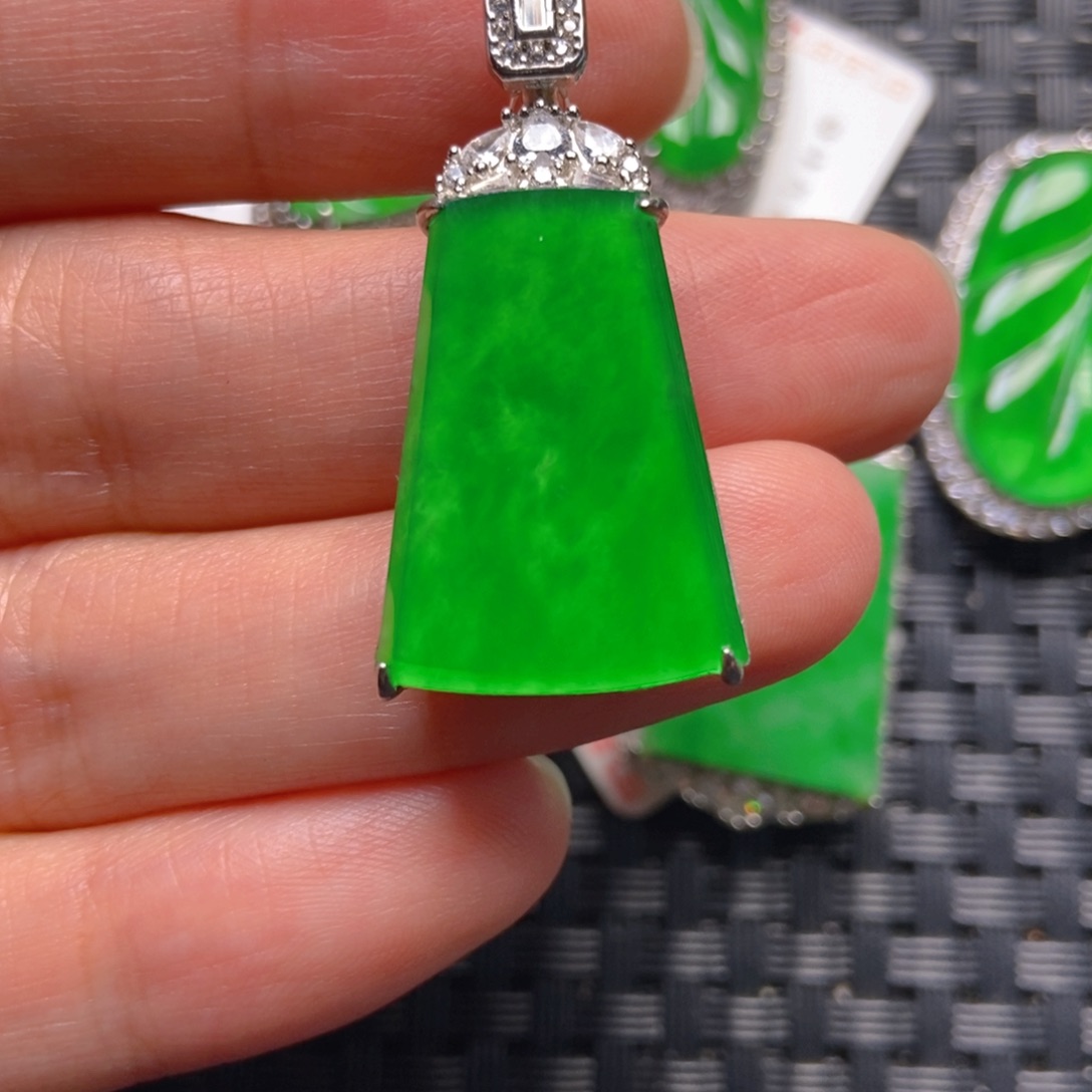 翡翠银S925镶嵌颈饰无事吊坠