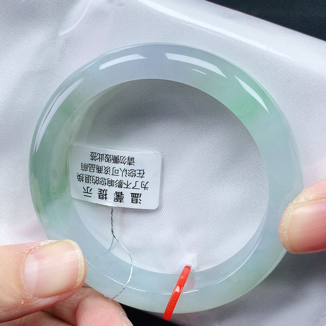 翡翠手镯未镶嵌52圈