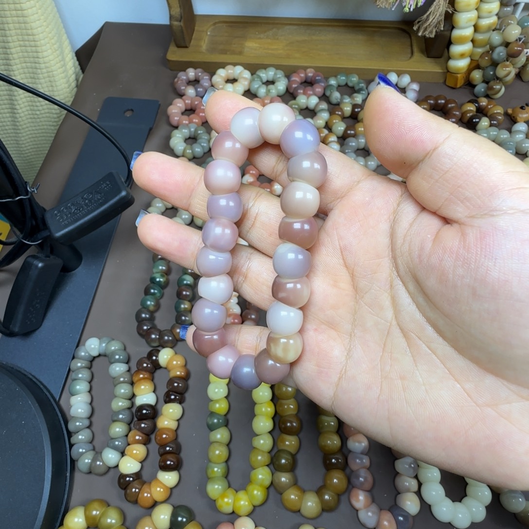 是***宅菩提根/象牙果吊坠