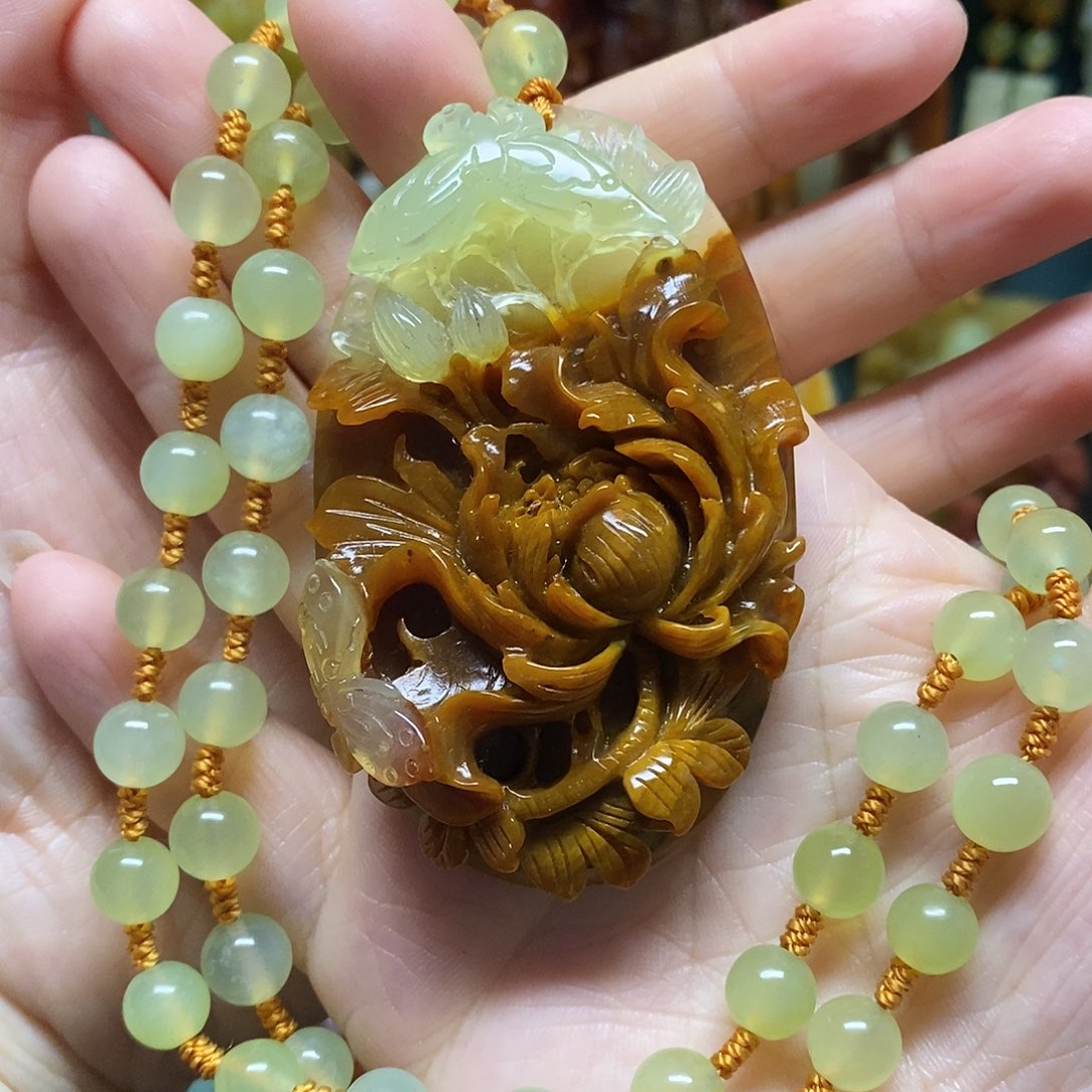 岫玉未镶嵌吊坠(赠链)