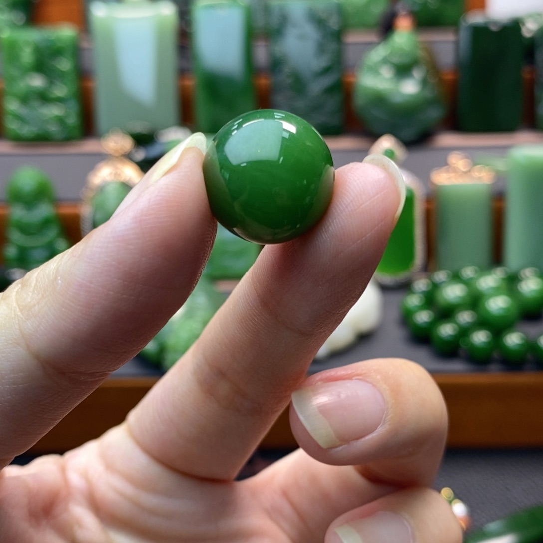 颈饰未镶嵌和田玉（碧玉）单珠卡16