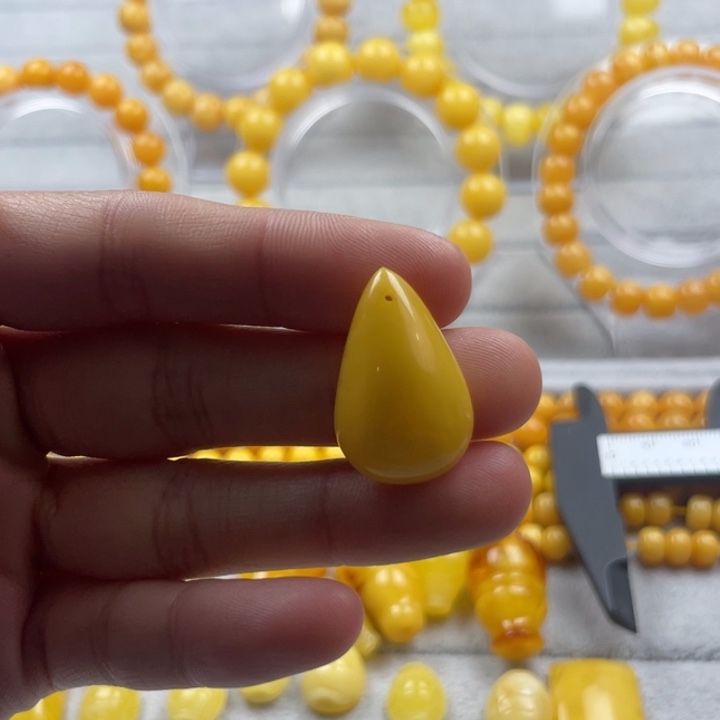 蜜蜡裸石未镶嵌天然原矿蜜蜡吊坠16*25mm尺寸水滴款