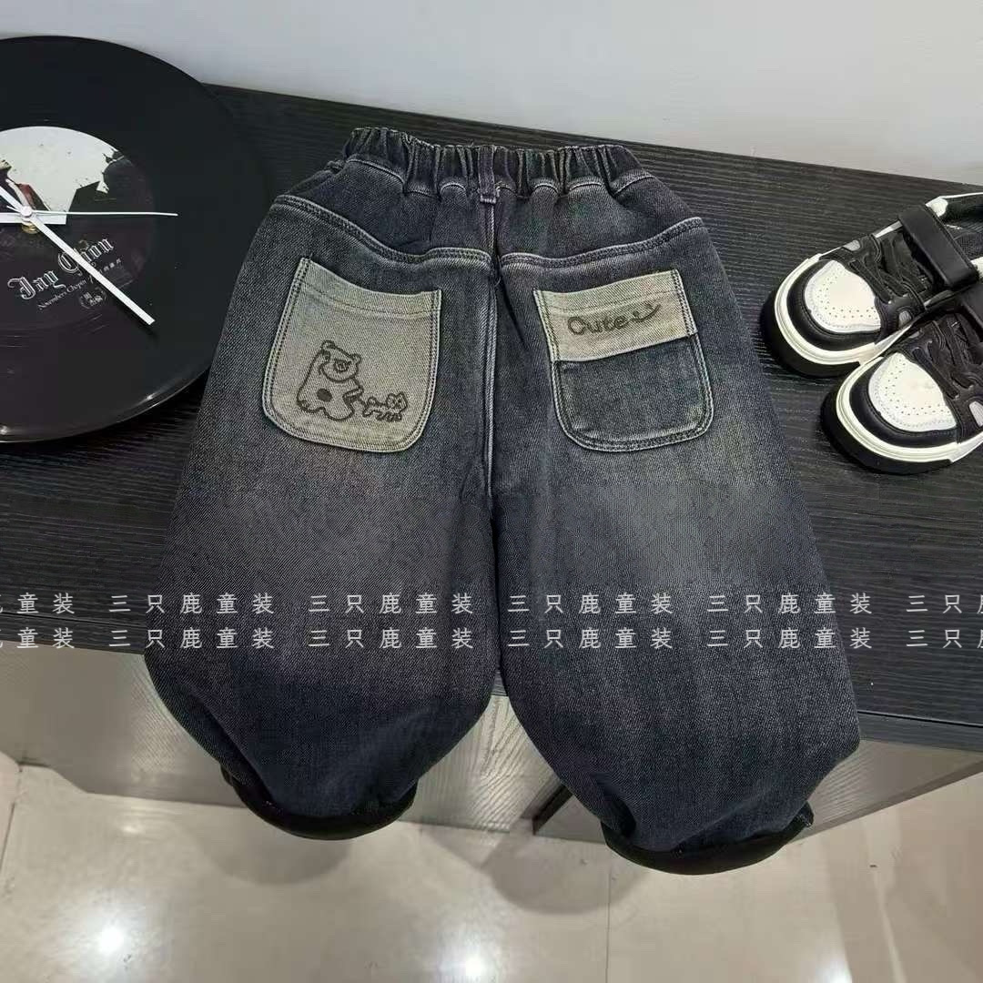【三只鹿】Q590秋冬加绒儿童新款后袋小熊牵小狗一体绒牛仔裤