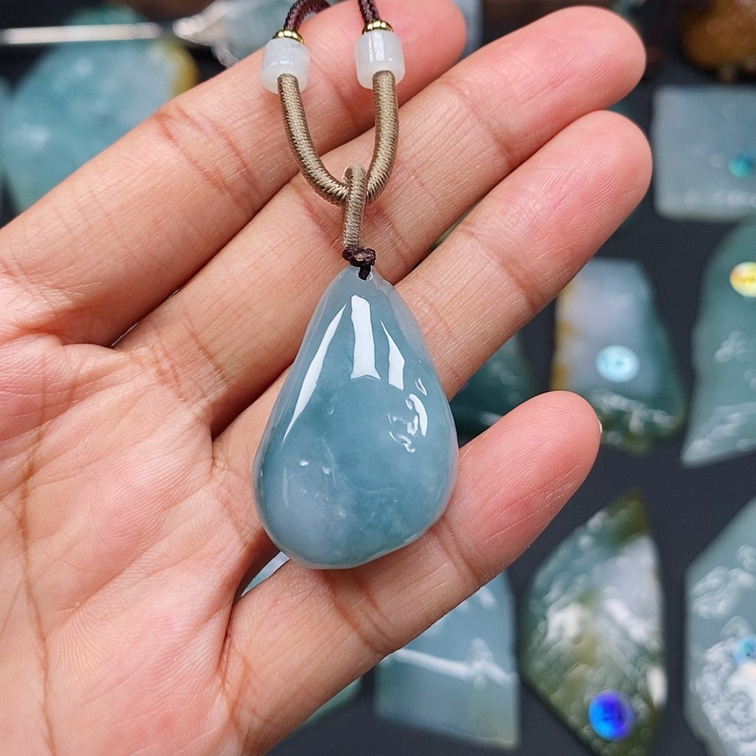 翡翠颈饰未镶嵌翡翠