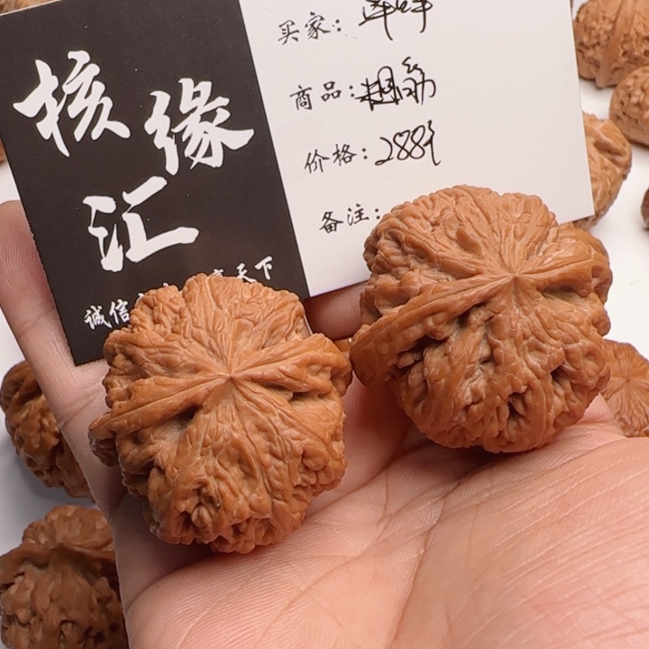 呼***呼桃核吊坠粗筋狮子头