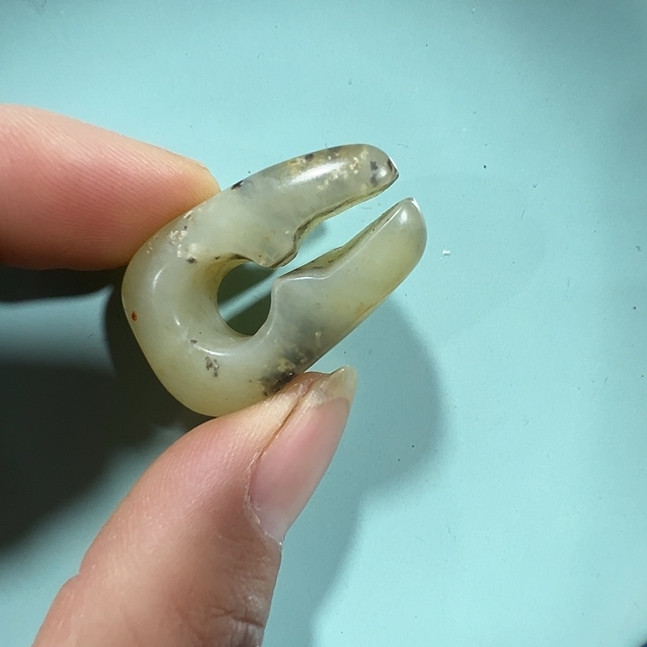 透闪石质玉未镶嵌挂件