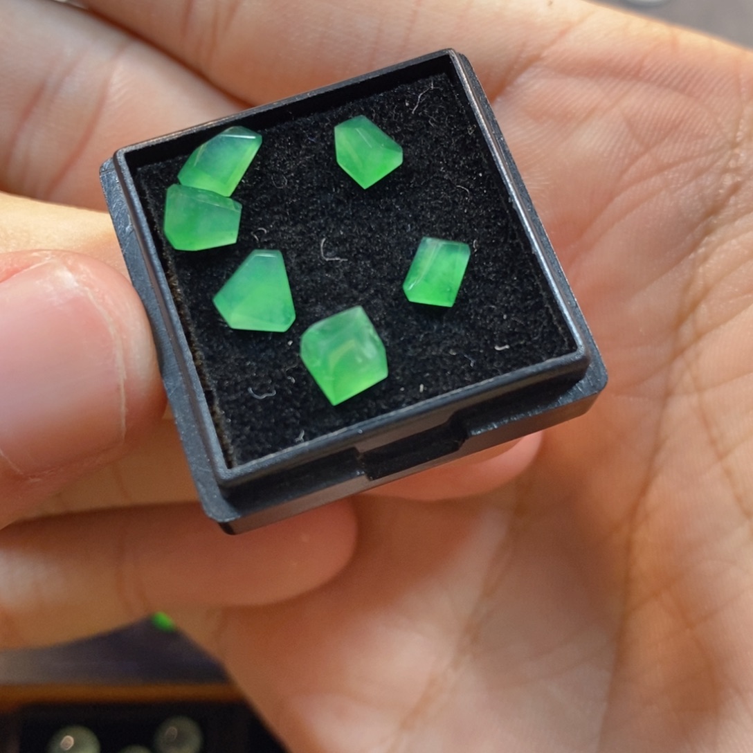 翡翠挂件未镶嵌翡翠珠宝翡翠珠宝