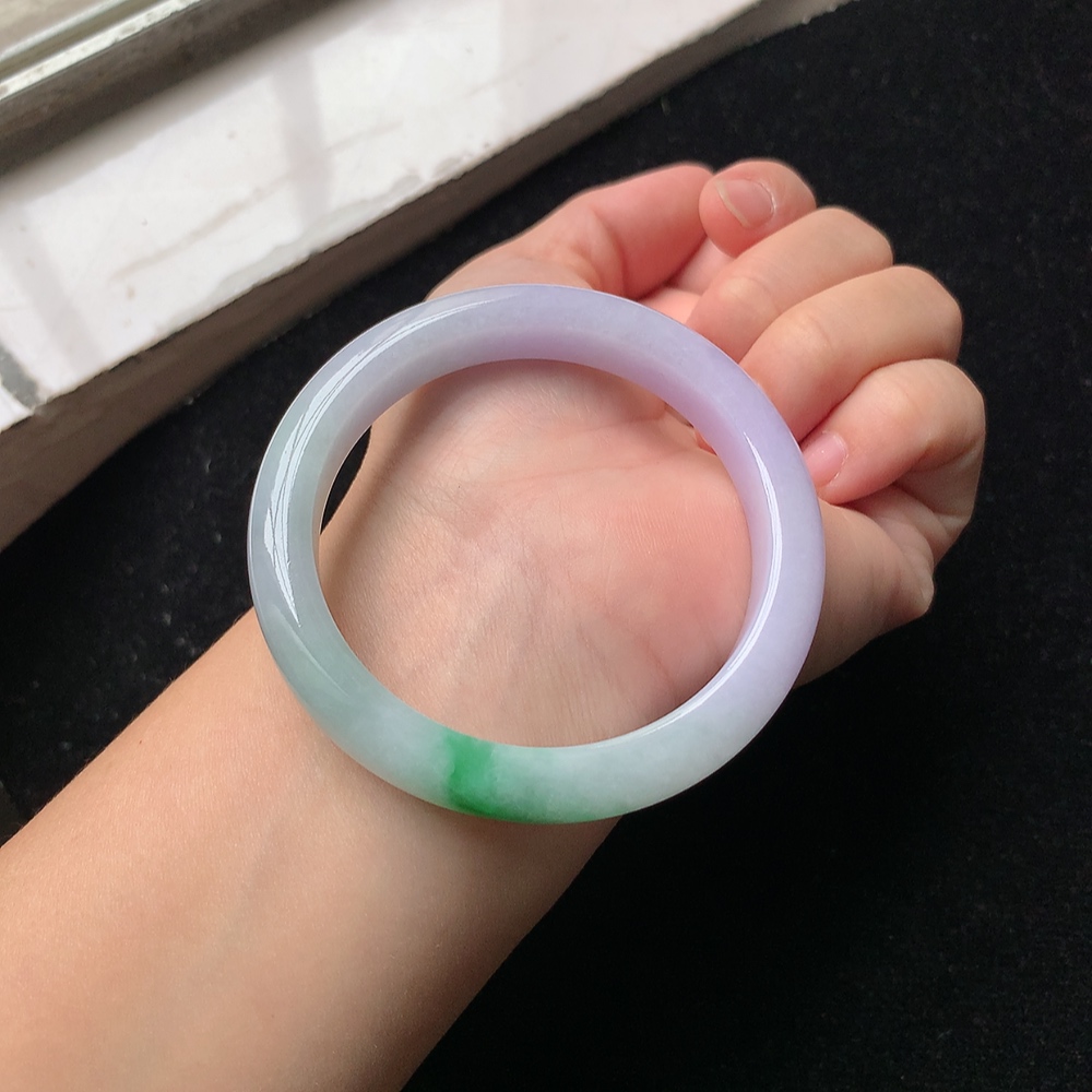 1588号 缅甸天然A货翡翠手镯53/54圈口春彩飘绿小正装手镯